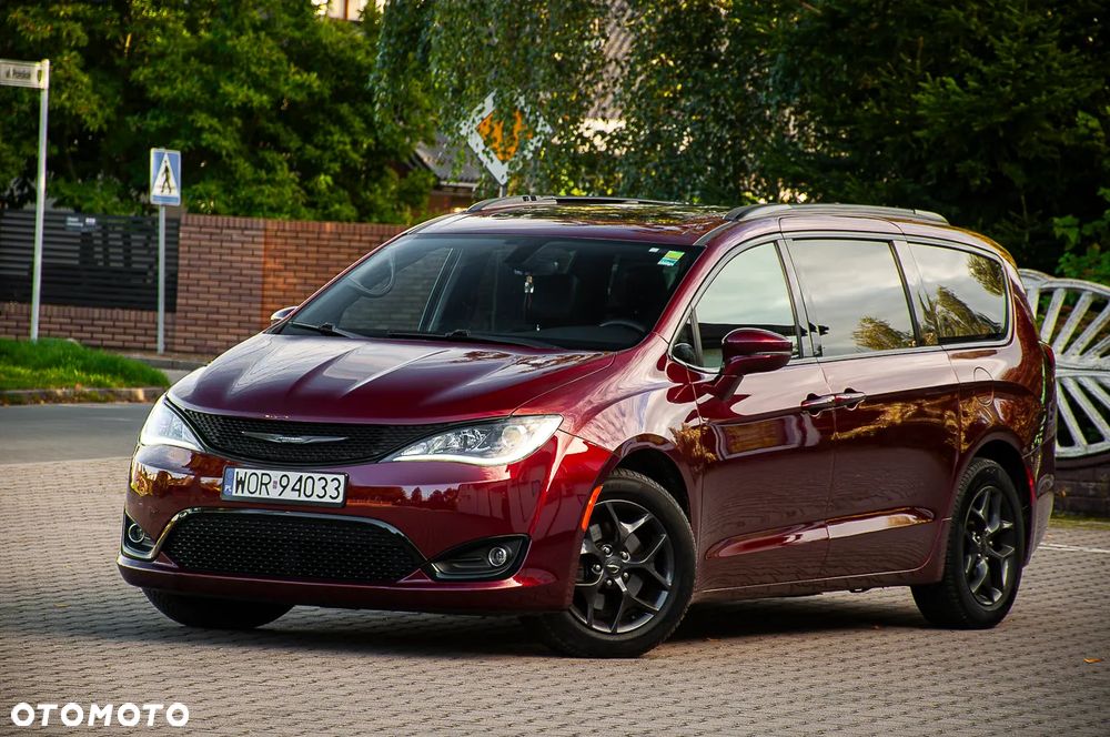 Chrysler Pacifica - 11