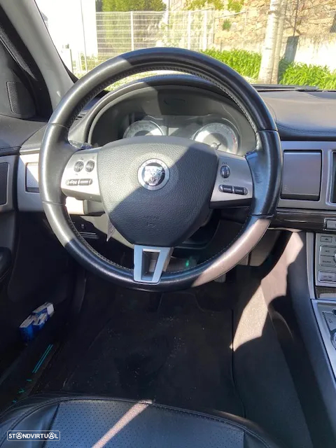 Jaguar XF 2.7 D V6 Premium Luxury - 17