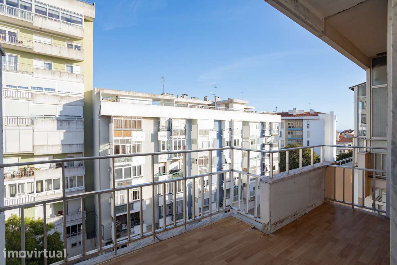 VIVA COM O SOL DE OEIRAS! Apartamento T2, com varadas abertas e vista - Grande imagem: 2/38