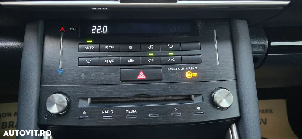 Lexus Seria IS 300h Executive Plus - 16