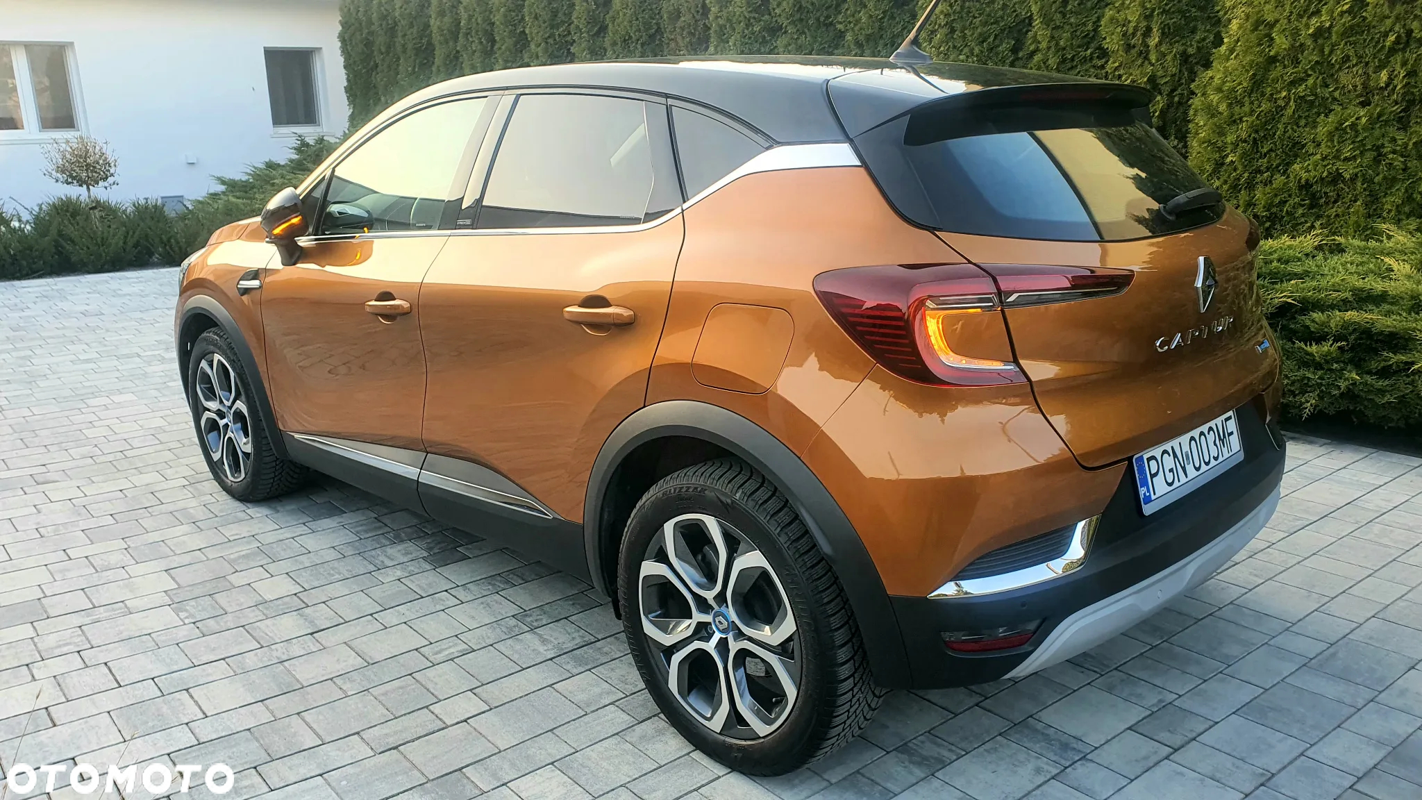 Renault Captur E-TECH PLUG-in 160 INTENS - 3