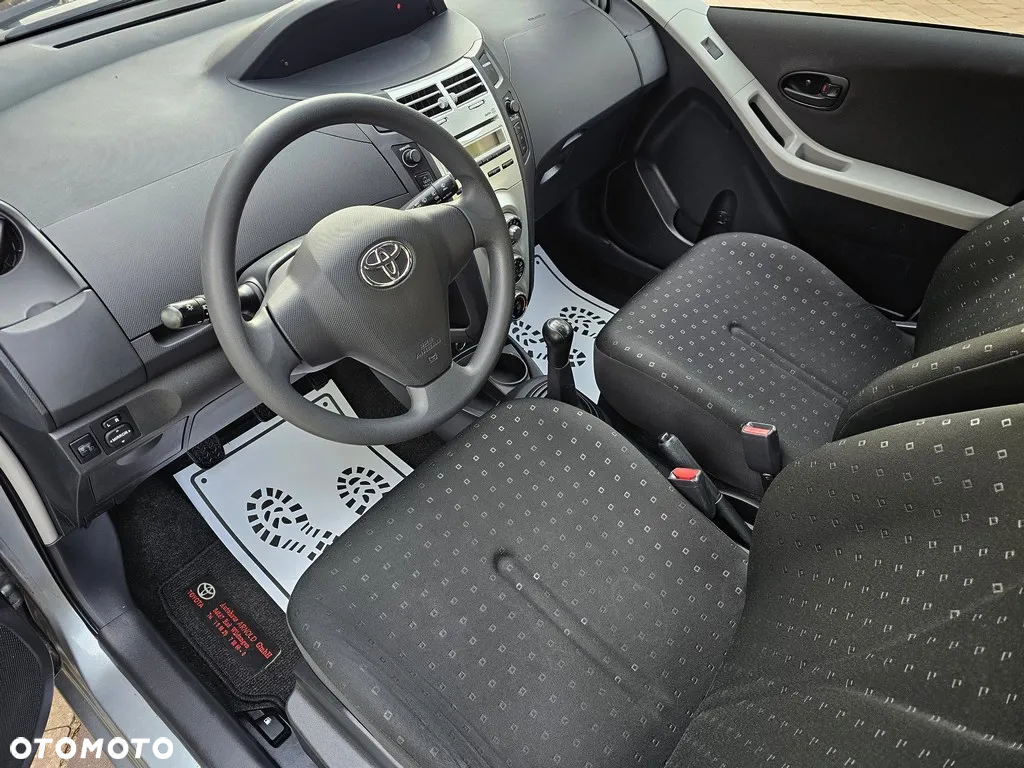 Toyota Yaris 1.3 VVT-i Sol - 24