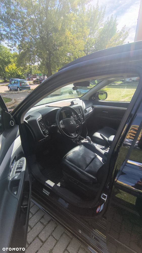 Mitsubishi Outlander Instyle NAVI + - 6