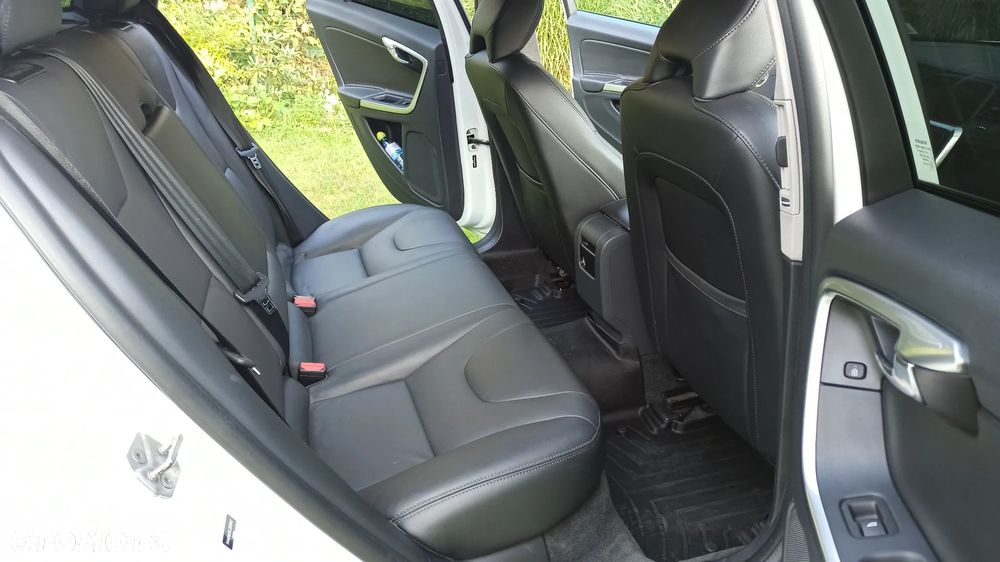Volvo V60 T5 AWD Geartronic Momentum - 12