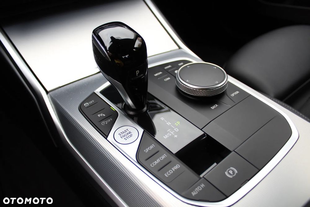 BMW Seria 3 320i Sport Line - 23