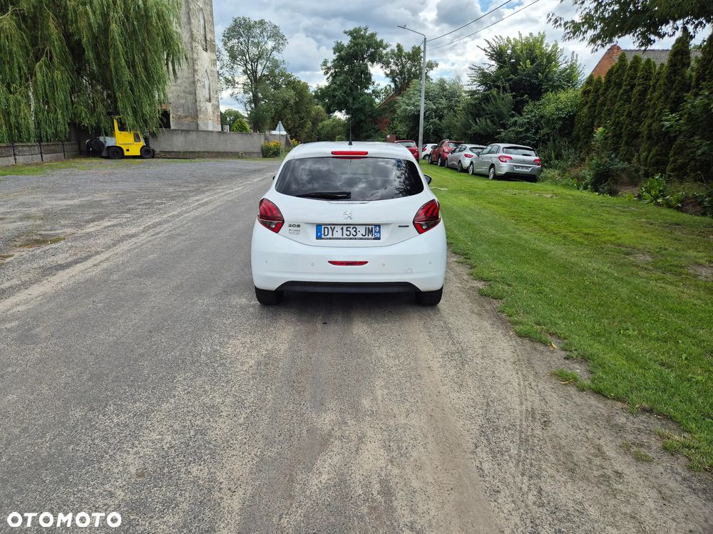 Peugeot 208 - 14