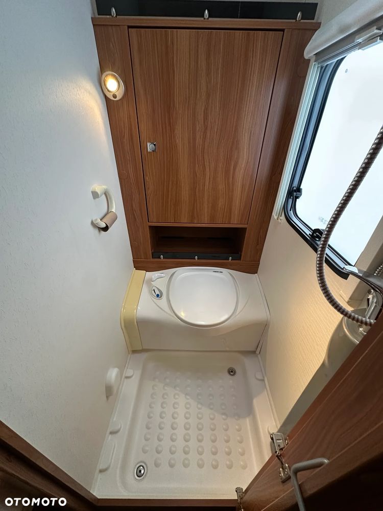 Dethleffs 550 NOMAD z przedsionkiem Isabella i łóżkami piętrowymi. - 38