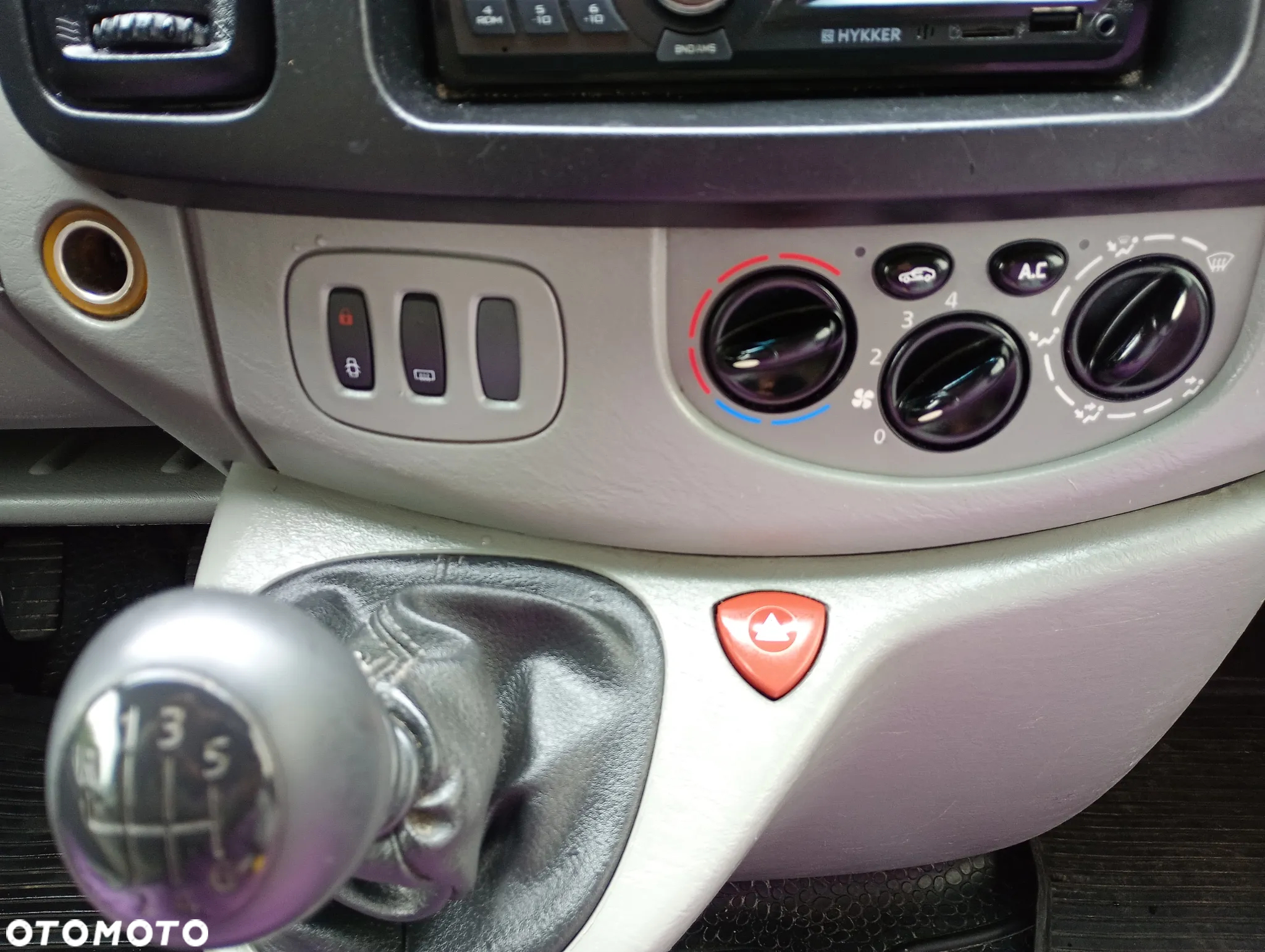 Renault Trafic - 10