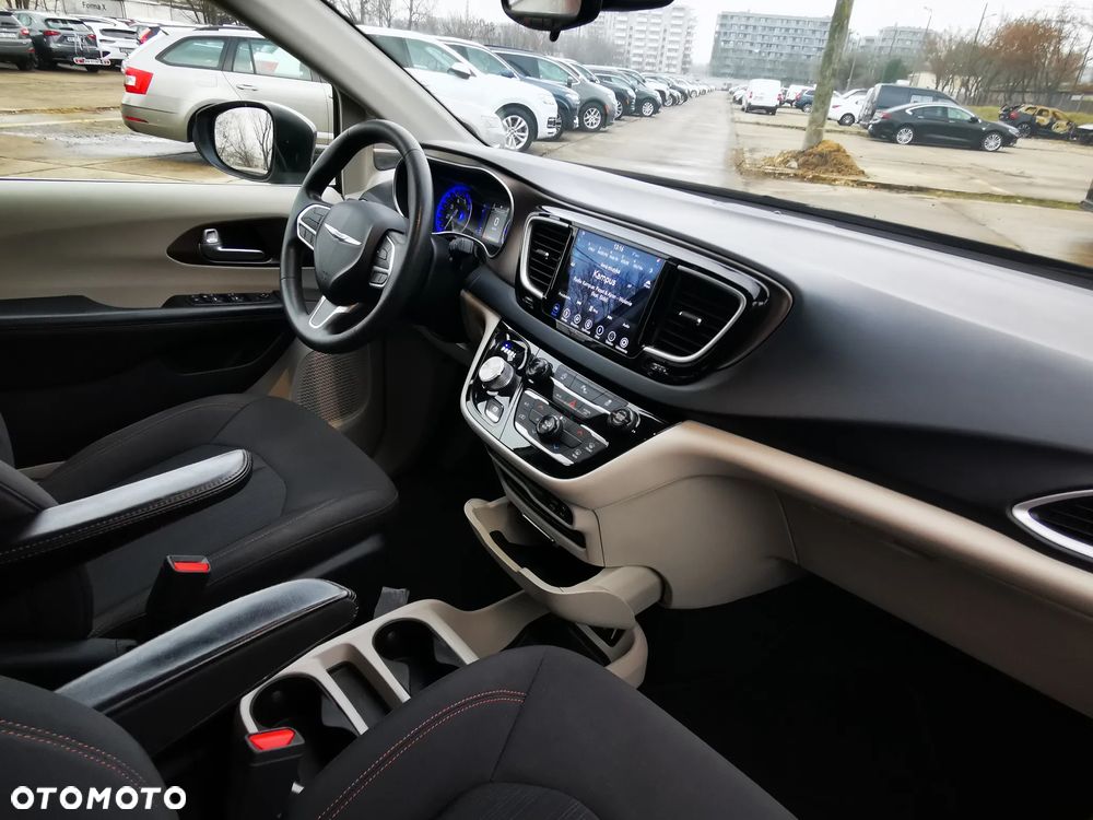 Chrysler Pacifica - 29