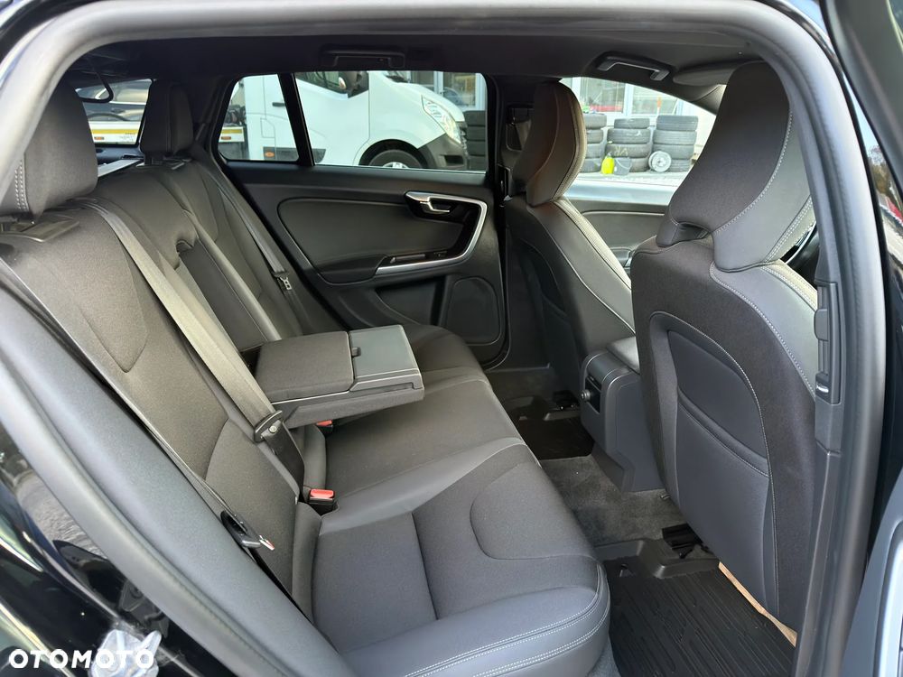 Volvo V60 D4 Momentum - 18