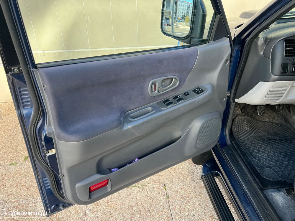 Mitsubishi Pajero Sport 2.5 TD GLS - 22
