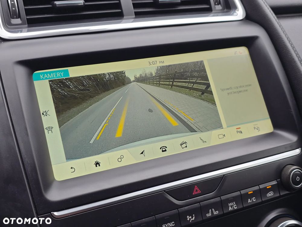 Jaguar E-Pace P250 AWD R-Dynamic - 7