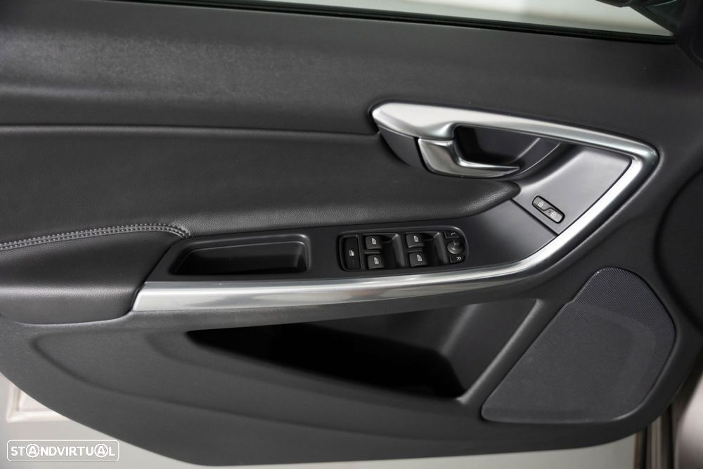 Volvo V60 2.0 D4 Kinetic - 18