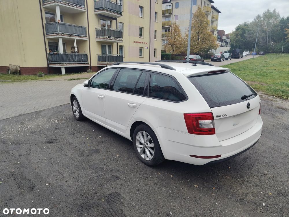 Skoda Octavia 2.0 TDI Clever DSG - 5