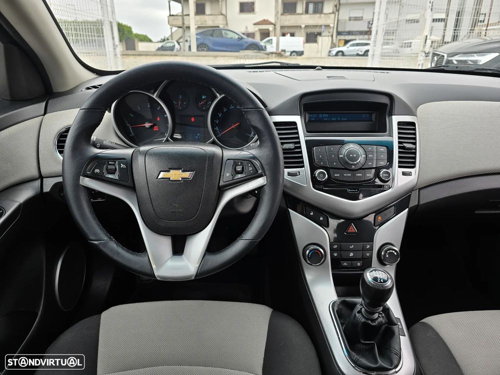 Chevrolet Cruze 1.6 LS - 11