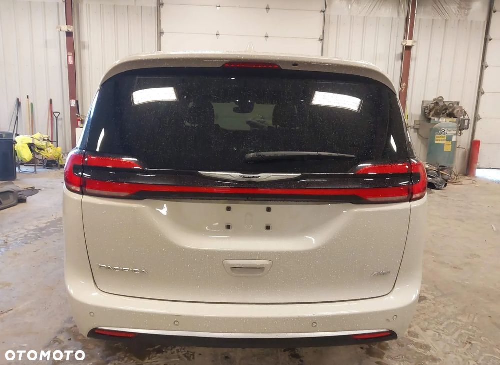 Chrysler Pacifica - 2