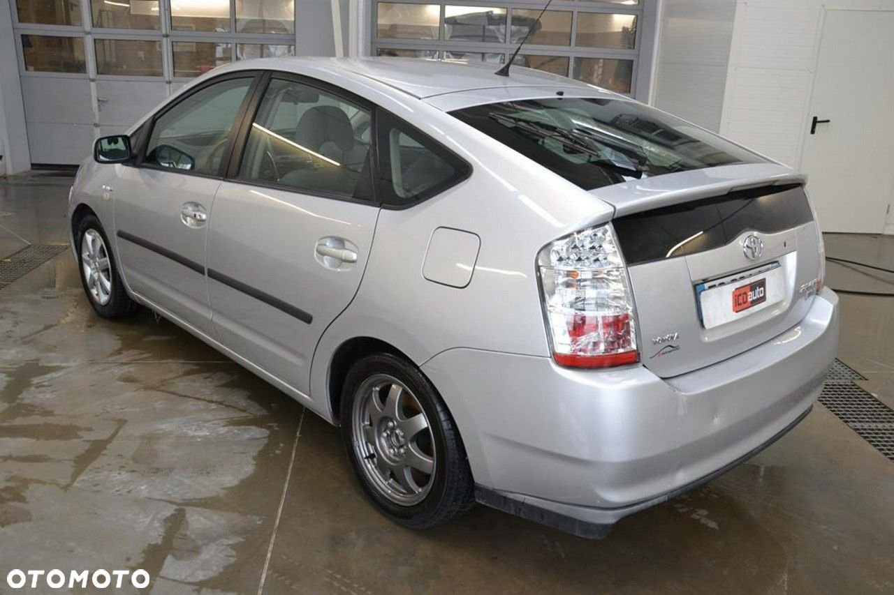 Toyota Prius - 8