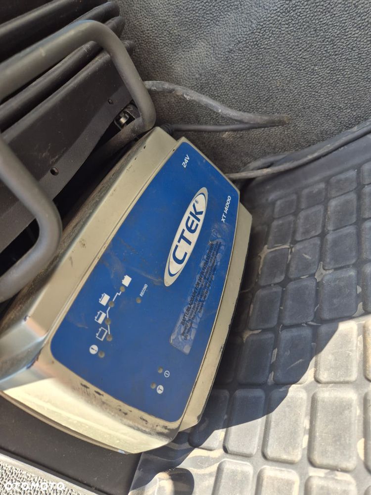 Volvo FM 340 4X2 / CHŁODNIA IZOTERMA / CARRIER VECTOR i350 / WINDA 2500KG / BEZWYPADKOWY / 1 WŁ / EURO 6 / AUTOMAT / IDEALNY / 9000KG ŁADOWNOŚĆ / WEBASTO - 21