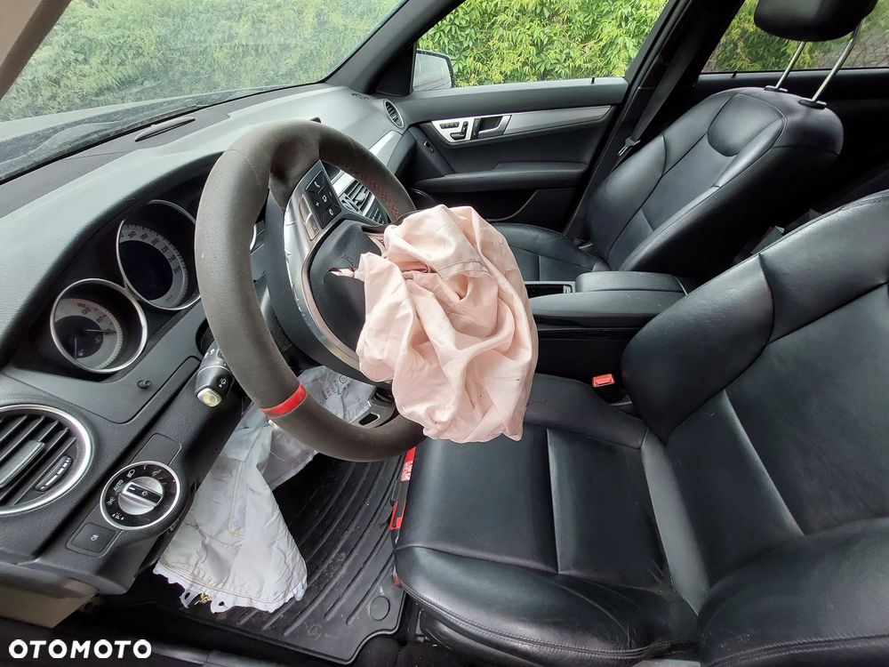 Mercedes-Benz Klasa C 350 CDI DPF (BlueEFFICIENCY) 7G-TRONIC Avantgarde - 4