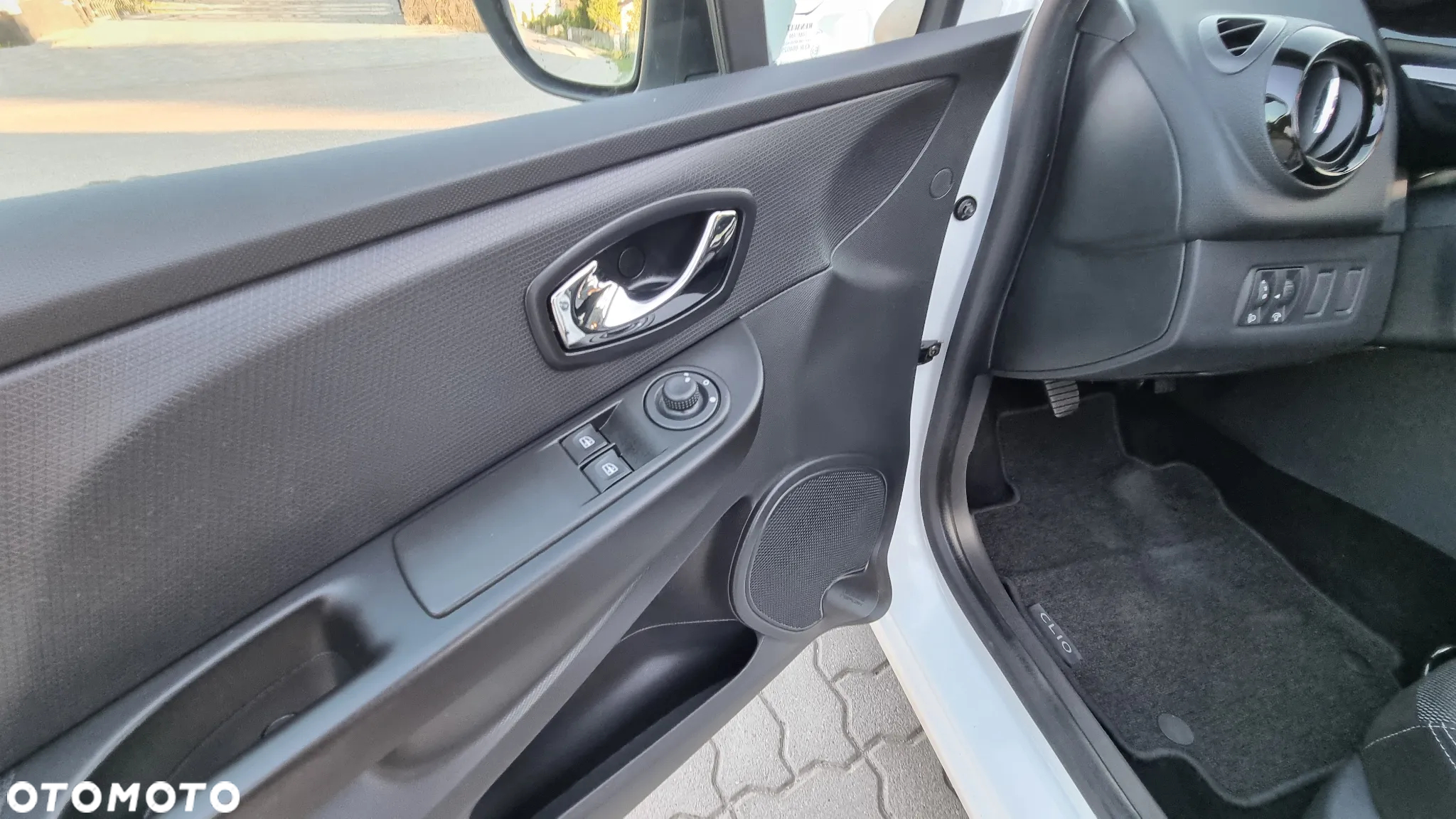 Renault Clio 1.2 16V 75 Authentique - 21