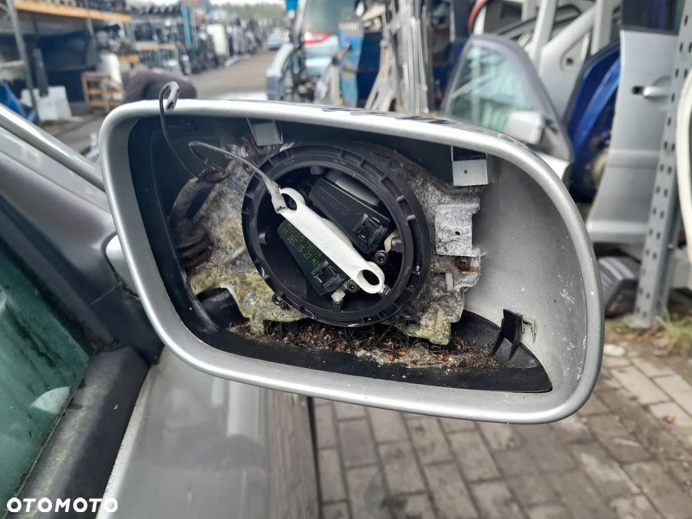 SKODA OCTAVIA LIFT LUSTERKO PRAWE KOLOR: LF7T - 5