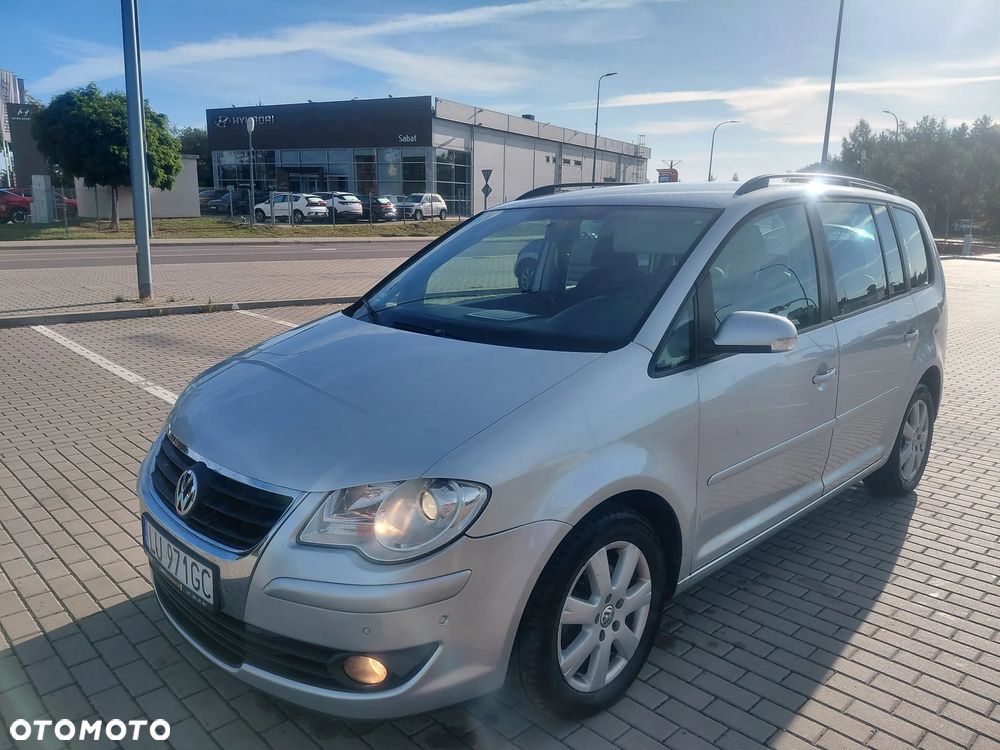 Volkswagen Touran 2.0 TDI Trendline DSG - 4
