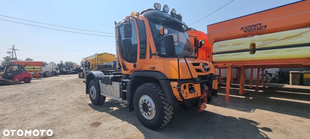 Mercedes-Benz Unimog U527