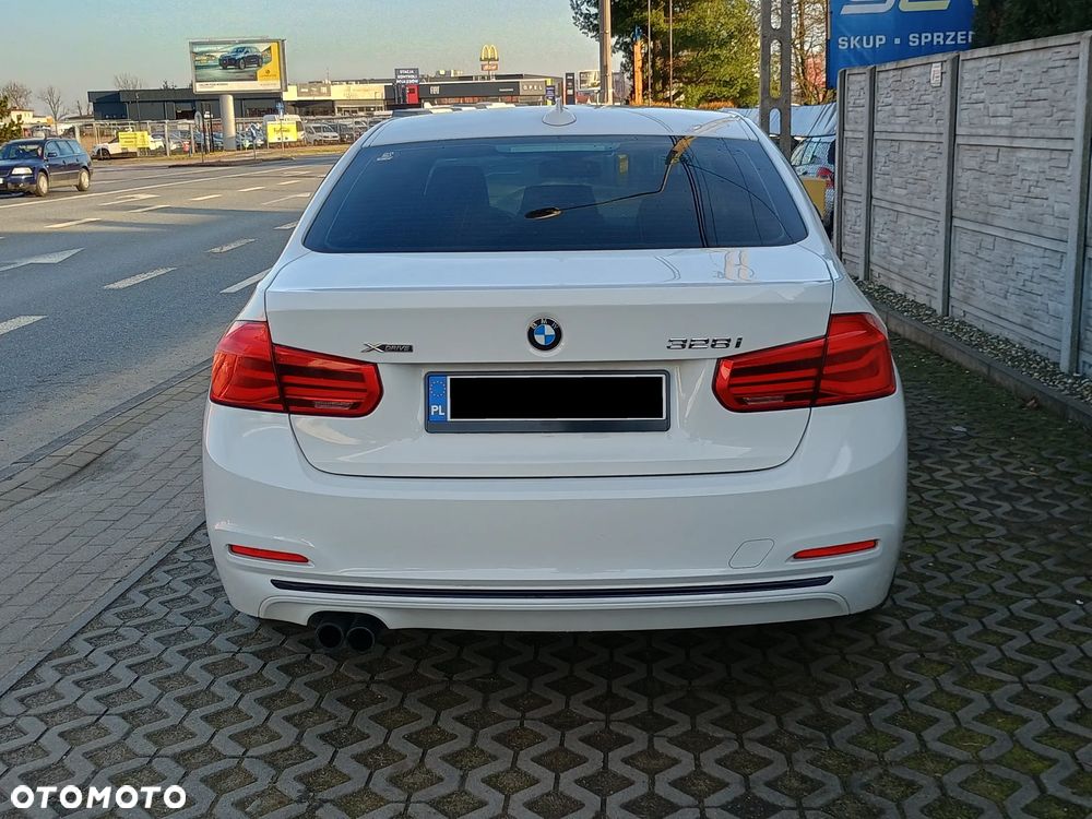 BMW Seria 3 328i xDrive Sport-Aut - 22