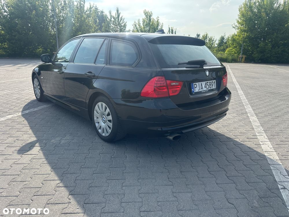 BMW Seria 3 320i - 4