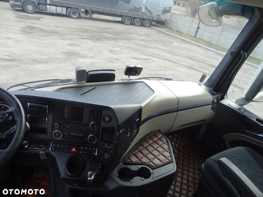 Mercedes-Benz ACTROS - 10