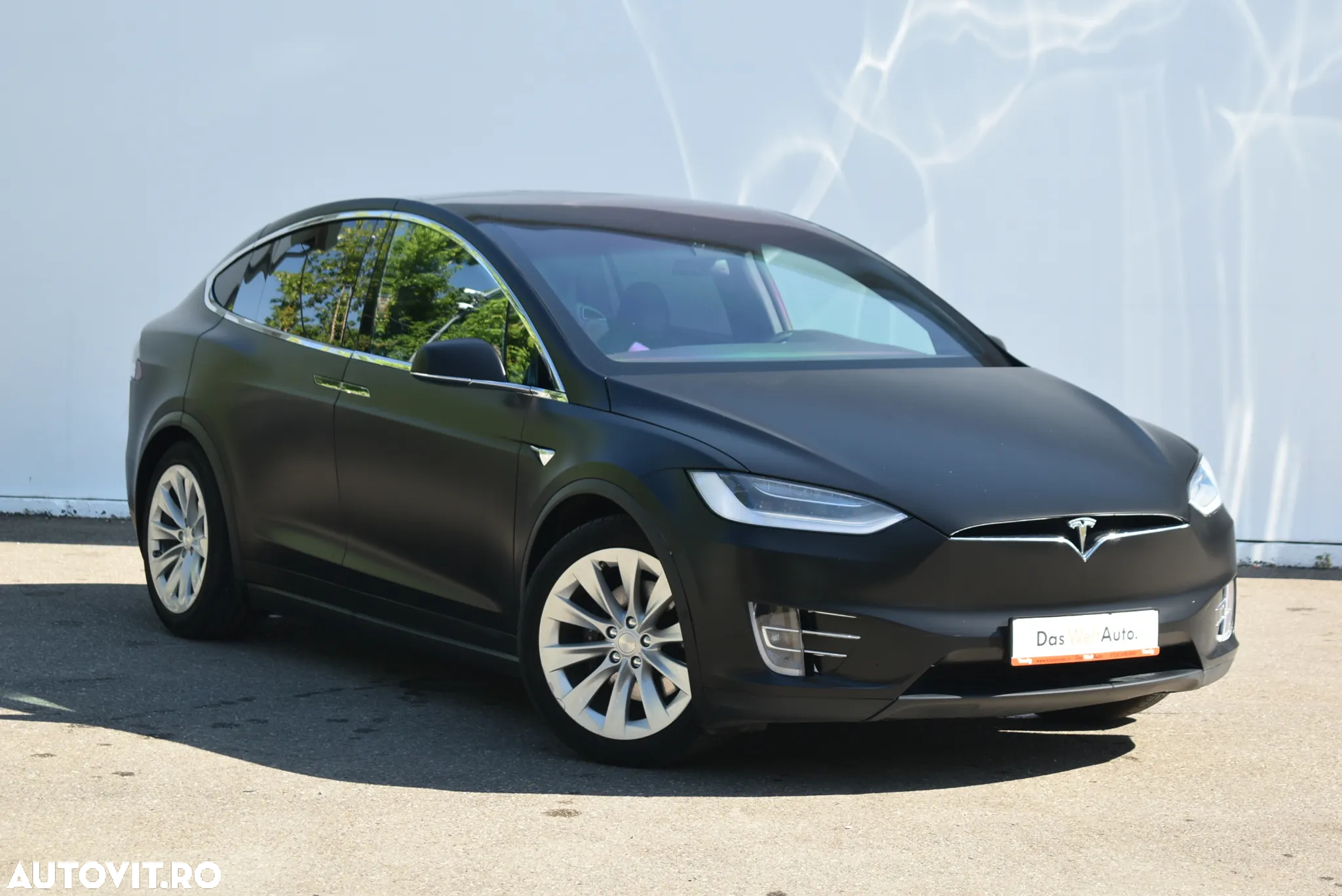 Tesla Model X - 5