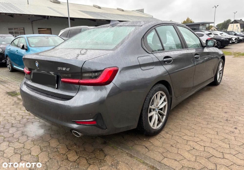 BMW 3 Series 2019 photo 3