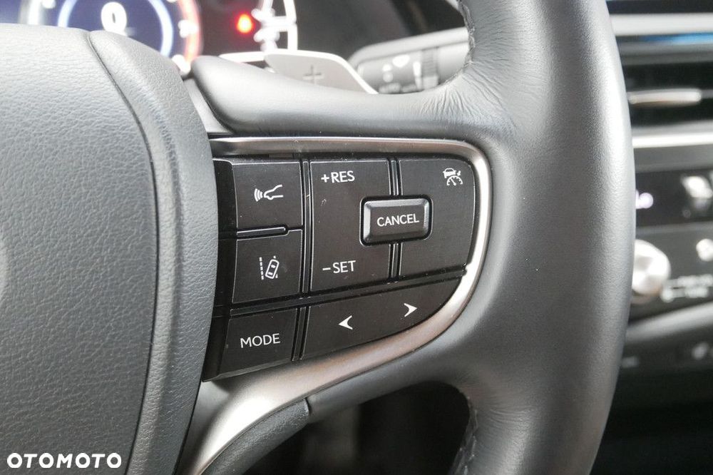 Lexus ES 300h Business Edition - 27