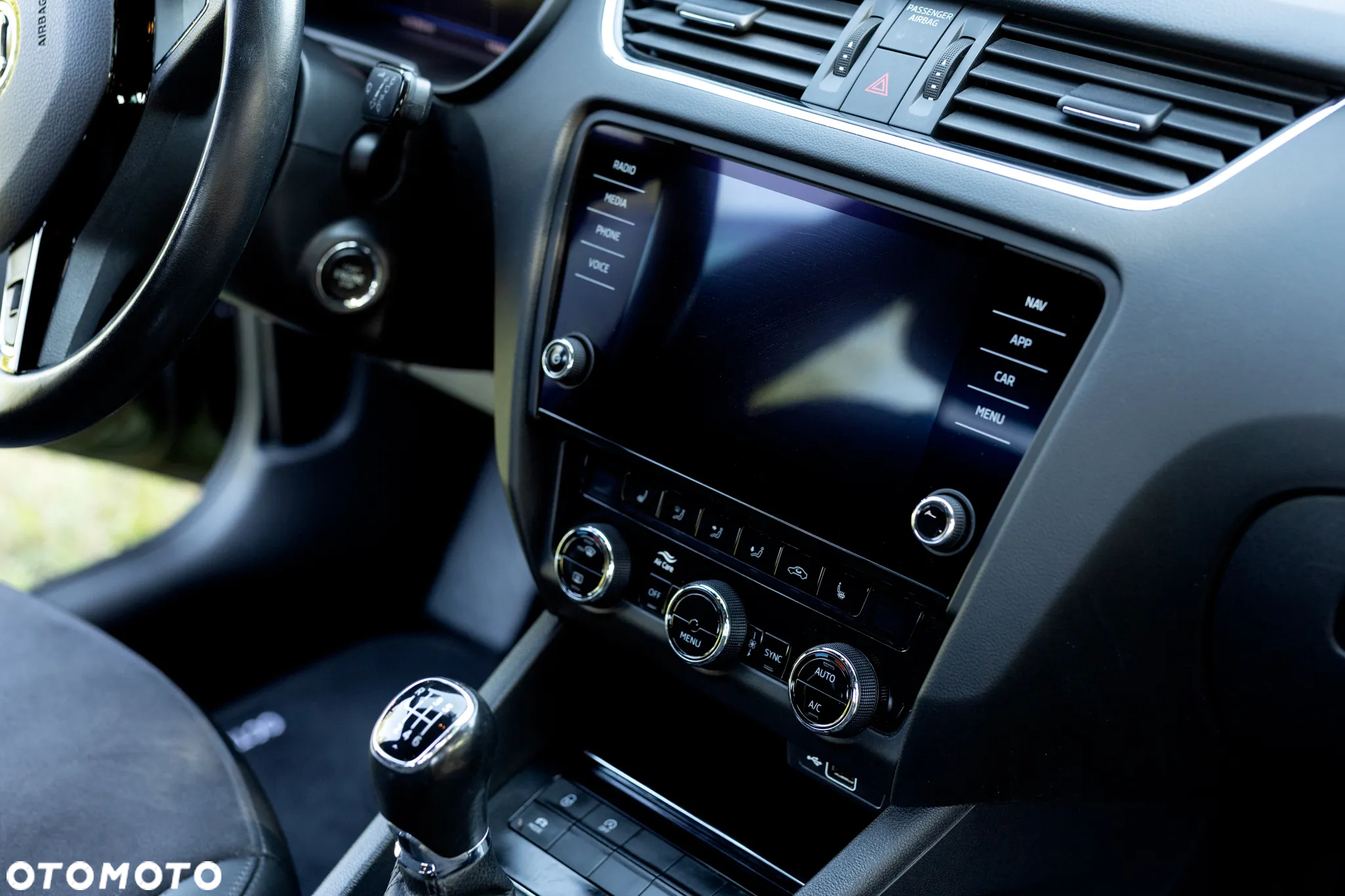 Skoda Octavia Combi 2.0 TDI L&K - 7