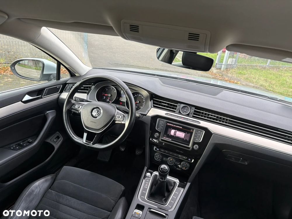 Volkswagen Passat 2.0 TDI SCR Highline - 31