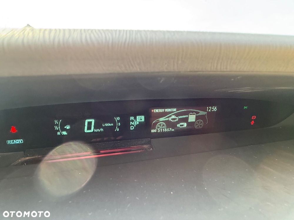 Toyota Prius 1.8 HSD Sol - 3