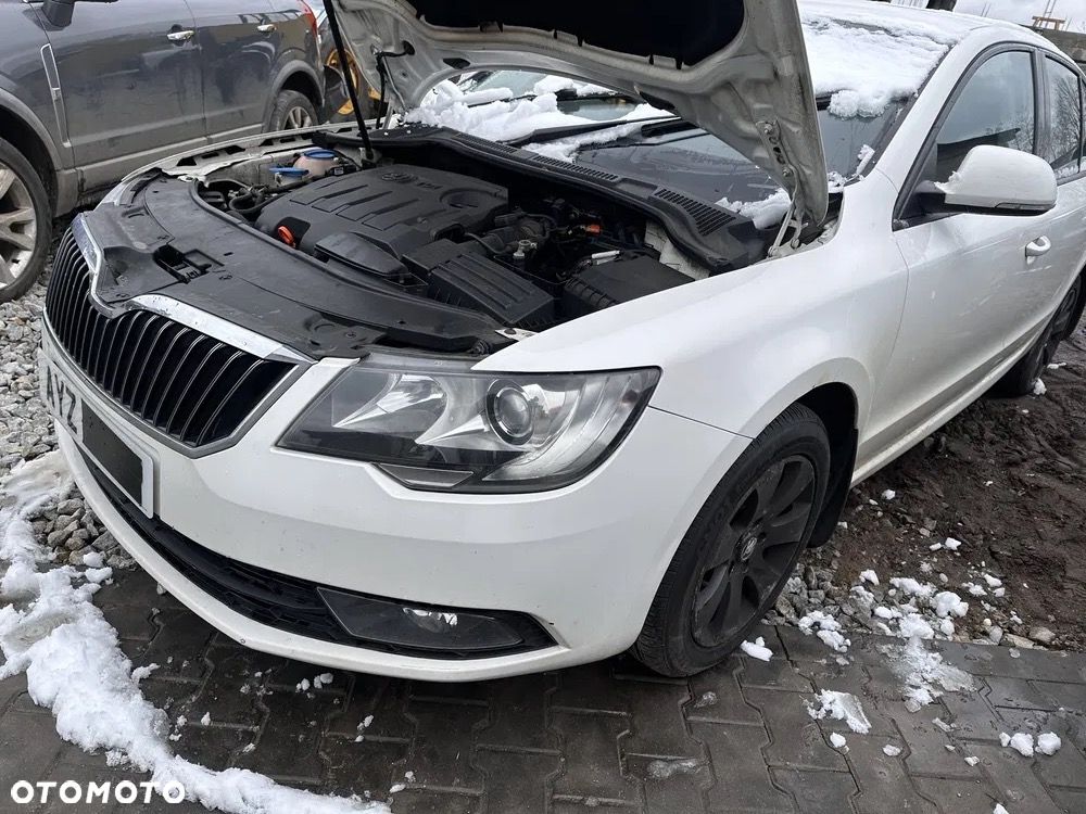 Zderzak przedni SKODA SUPERB 2014 - 2