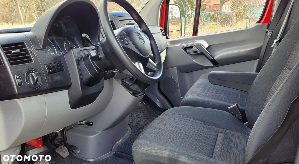 Mercedes-Benz Sprinter - 25
