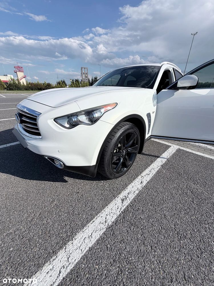 Infiniti QX70 - 17