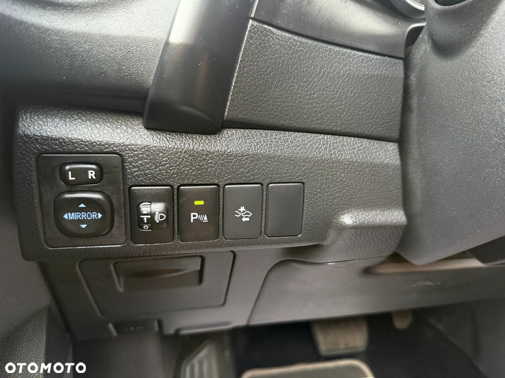 Toyota Auris 1.8 HSD Luna - 21