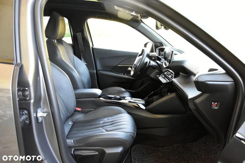 Peugeot 2008 PureTech 130 EAT8 GT - 23