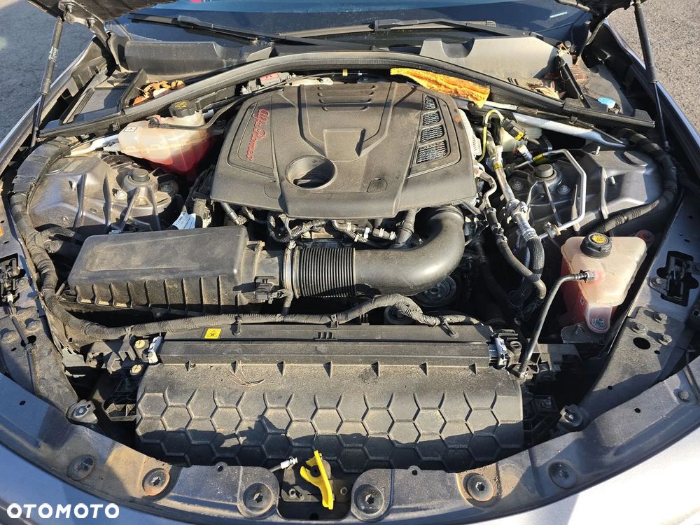 Alfa Romeo Giulia 2.0 Turbo 16V AT8-Q4 Ti - 15