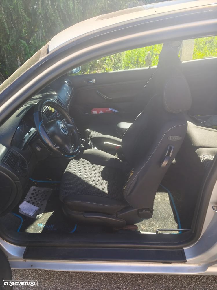 VW Golf 1.9 TDi 25 Anos - 9