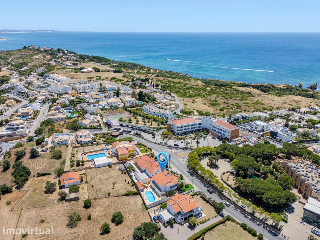 Entre o Mar e a Exclusividade – T1+1 Renovado em São Rafael - Grande imagem: 3/25