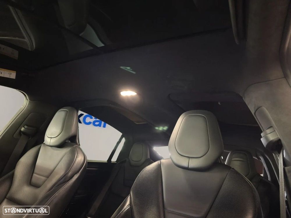 Tesla Model X - 20
