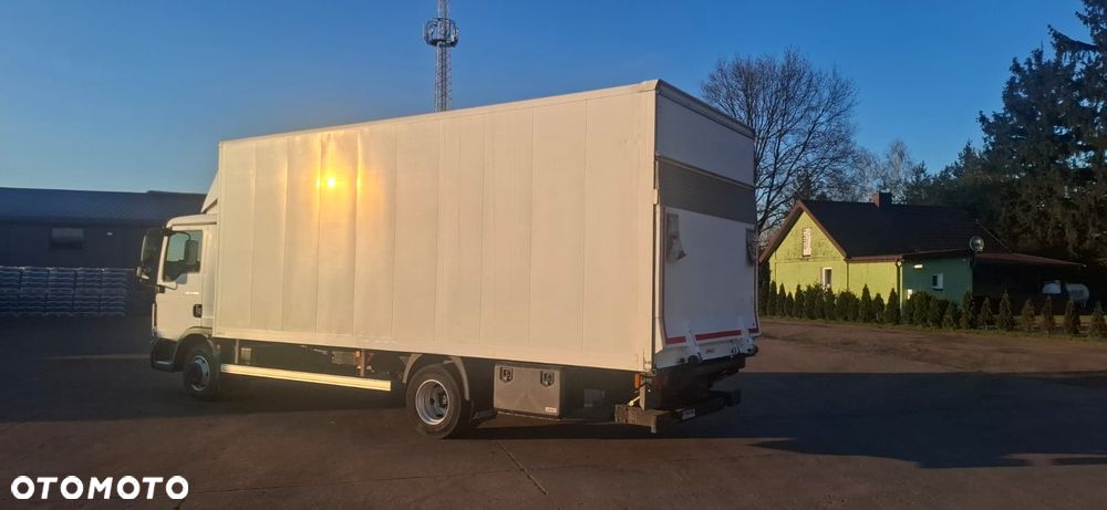 MAN TGL 8.220 - 4