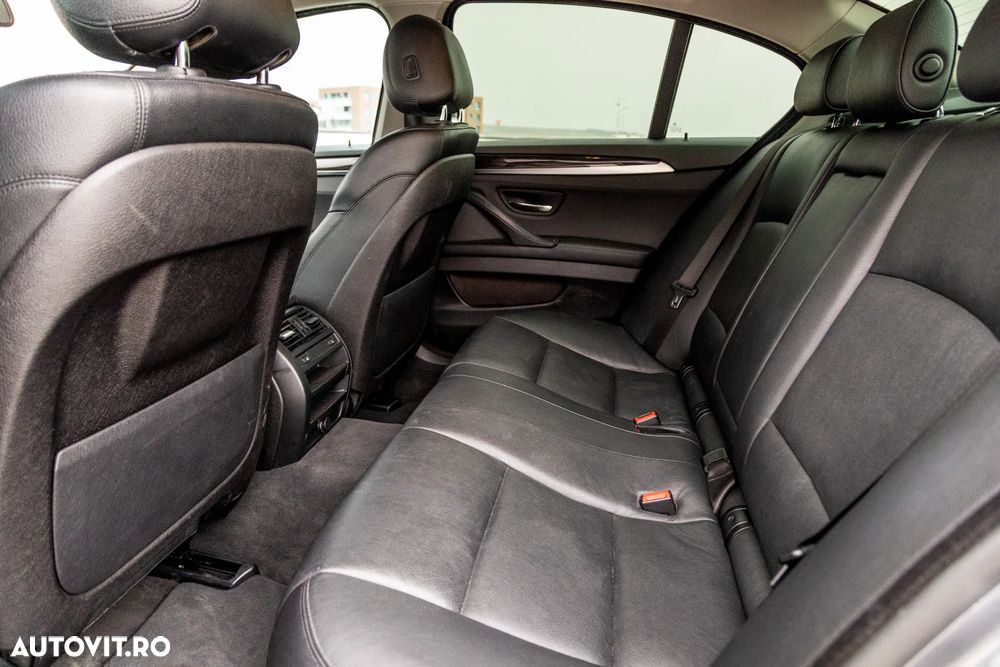 BMW Seria 5 520d Aut. Luxury Line - 7