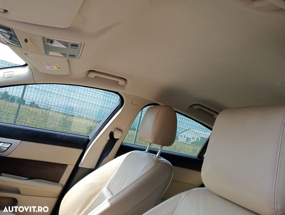 Jaguar XF 20d RWD E-Performance Pure - 16