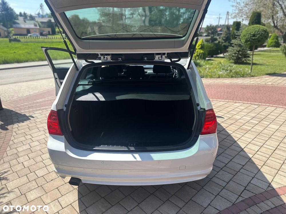 BMW Seria 3 318i - 12