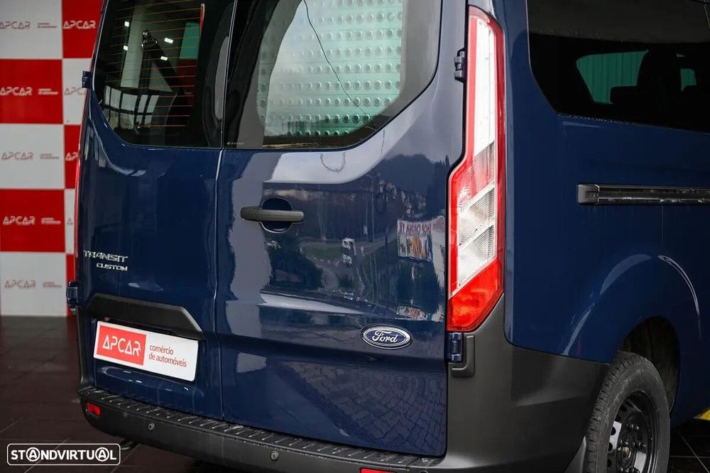 Ford Transit Custom Adaptada p/ 3 cadeiras de rodas - 18